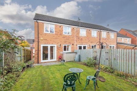 3 bedroom Town house to let in Barrowby Close, Garforth, Leeds, LS25