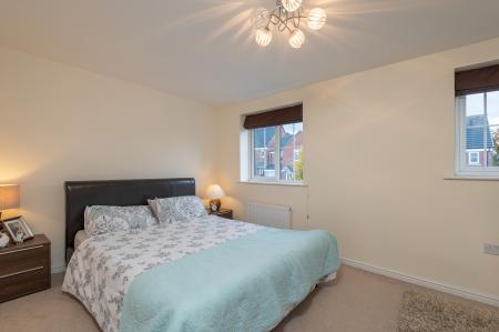3 bedroom Town house to let in Barrowby Close, Garforth, Leeds, LS25