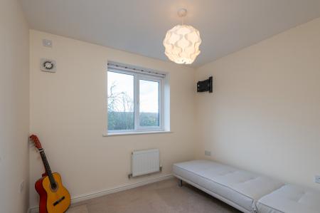 3 bedroom Town house to let in Barrowby Close, Garforth, Leeds, LS25