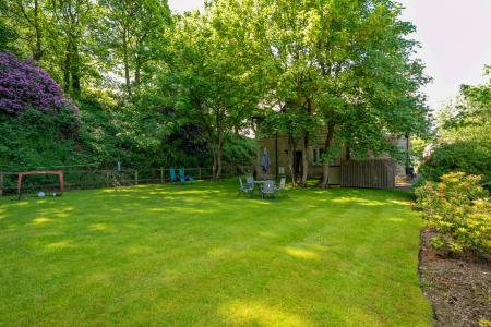 2 bedroom Maisonette for sale in The Lodge, Harrowby Road, West Park, Leeds, LS16