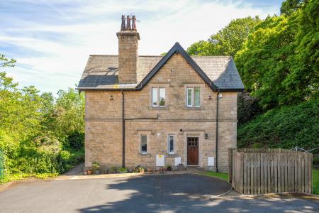 2 bedroom Maisonette for sale in The Lodge, Harrowby Road, West Park, Leeds, LS16