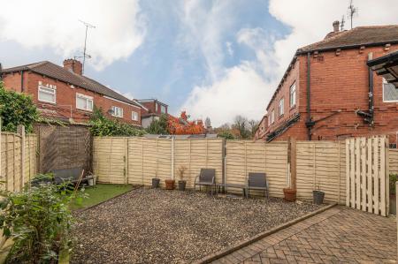 3 bedroom Semi-detached house to let in Grange Park Terrace, Oakwood, Leeds, LS8