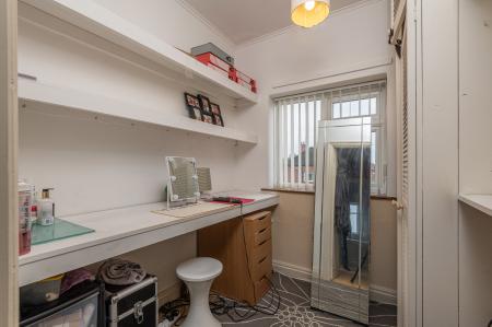 3 bedroom Semi-detached house to let in Grange Park Terrace, Oakwood, Leeds, LS8