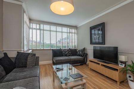 3 bedroom Semi-detached house to let in Grange Park Terrace, Oakwood, Leeds, LS8