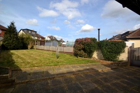 2 bedroom Bungalow to let in Alandale Crescent, Garforth, Leeds, LS25