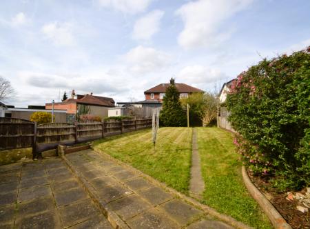 2 bedroom Bungalow to let in Alandale Crescent, Garforth, Leeds, LS25