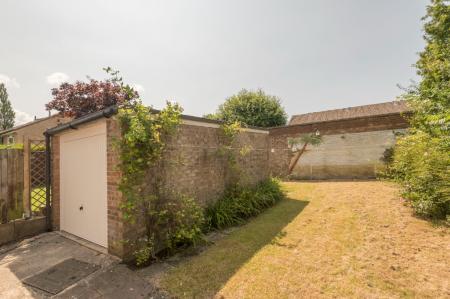 3 bedroom Semi-detached house to let in Turnberry Rise, Alwoodley, Leeds, LS17