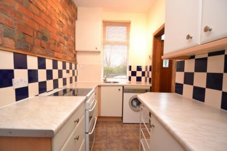 2 bedroom Terraced House to let in Vicarage View, Kirkstall, Leeds, LS5