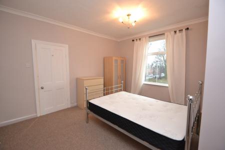 2 bedroom Terraced House to let in Vicarage View, Kirkstall, Leeds, LS5