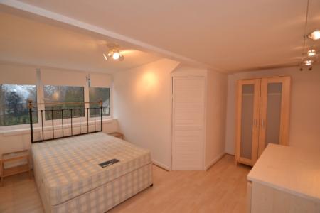 2 bedroom Terraced House to let in Vicarage View, Kirkstall, Leeds, LS5