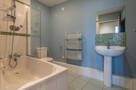 2 bedroom Flat to let in Byron Street, Leeds, LS2