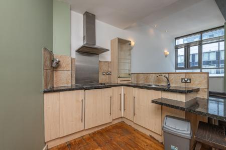 2 bedroom Flat to let in Byron Street, Leeds, LS2