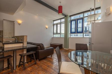 2 bedroom Flat to let in Byron Street, Leeds, LS2