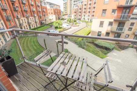2 bedroom Flat for sale in Faroe, City Island, Gotts Road, Leeds, LS12