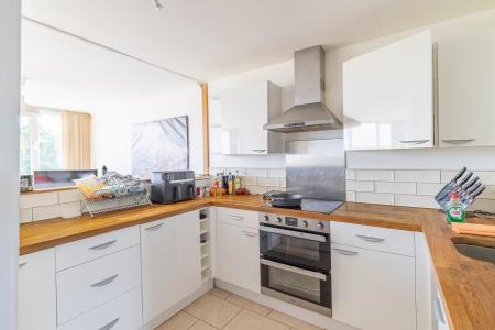 2 bedroom Flat for sale in Ingledew Court, Alwoodley, Leeds, LS17