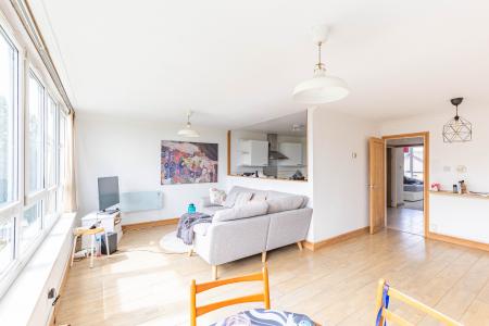 2 bedroom Flat for sale in Ingledew Court, Alwoodley, Leeds, LS17
