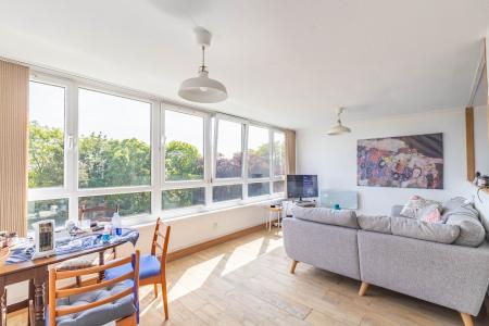 2 bedroom Flat for sale in Ingledew Court, Alwoodley, Leeds, LS17