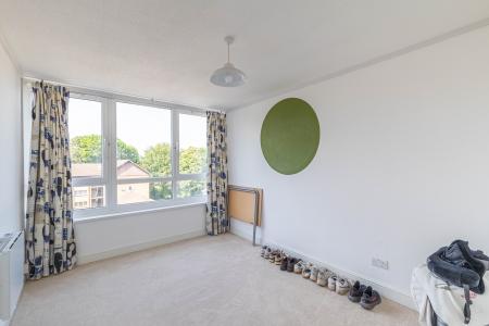 2 bedroom Flat for sale in Ingledew Court, Alwoodley, Leeds, LS17