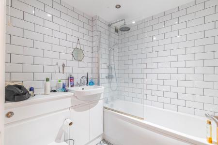 2 bedroom Flat for sale in Ingledew Court, Alwoodley, Leeds, LS17