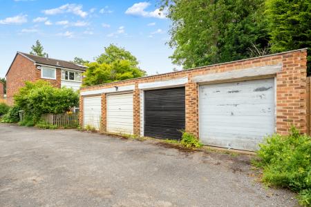 2 bedroom End of terrace house for sale in Gledhow Lane, Chapel Allerton, Leeds, LS7