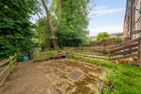 2 bedroom End of terrace house for sale in Gledhow Lane, Chapel Allerton, Leeds, LS7