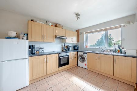 1 bedroom Flat for sale in Gledhow Wood Close, Gledhow, Leeds, LS8