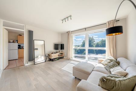 1 bedroom Flat for sale in Gledhow Wood Close, Gledhow, Leeds, LS8