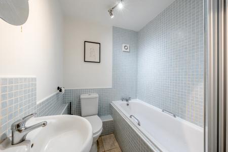 1 bedroom Flat for sale in Gledhow Wood Close, Gledhow, Leeds, LS8