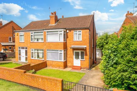 Carrholm Crescent, Chapel Allerton, Leeds, LS7