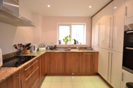 2 bedroom Flat to let in Potternewton Mount, Leeds, LS7