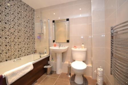 2 bedroom Flat to let in Potternewton Mount, Leeds, LS7