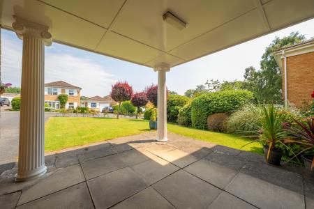 4 bedroom Detached house for sale in Shadwell Park Grove, Shadwell, Leeds, LS17