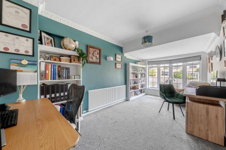 4 bedroom Detached house for sale in Shadwell Park Grove, Shadwell, Leeds, LS17