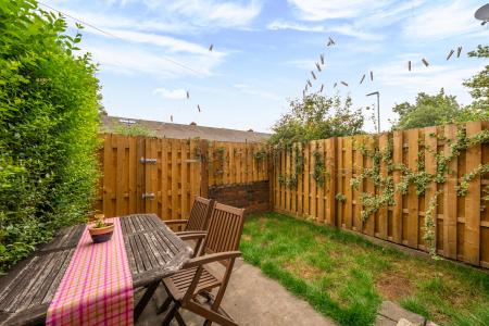 3 bedroom Terraced House for sale in Greenwood Mount, Meanwood, Leeds, LS6