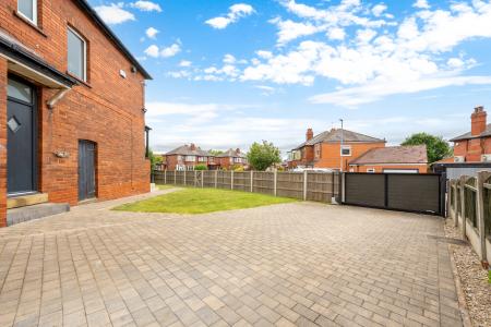 3 bedroom Semi-detached house for sale in Montagu Gardens, Oakwood, Leeds, LS8
