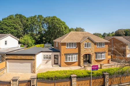 4 bedroom Detached house to let in Rand House, Foxhill Crescent, Weetwood, Leeds, LS16