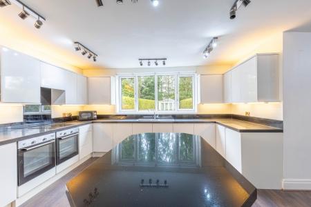 4 bedroom Detached house to let in Rand House, Foxhill Crescent, Weetwood, Leeds, LS16