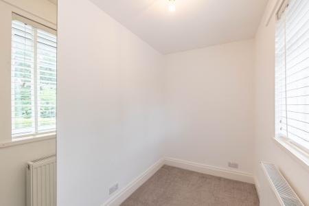 4 bedroom Detached house to let in Rand House, Foxhill Crescent, Weetwood, Leeds, LS16