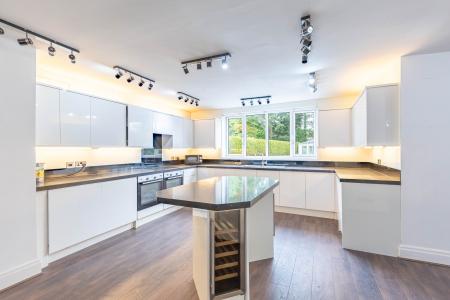 4 bedroom Detached house to let in Rand House, Foxhill Crescent, Weetwood, Leeds, LS16