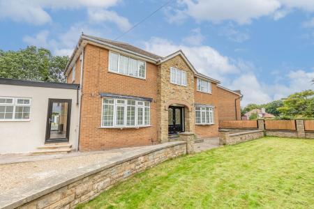 4 bedroom Detached house to let in Rand House, Foxhill Crescent, Weetwood, Leeds, LS16