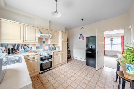 5 bedroom End of terrace house for sale in Green Road, Meanwood, Leeds, LS6