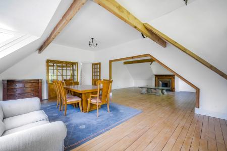 3 bedroom Flat to let in Park Avenue, Roundhay, Leeds, LS8