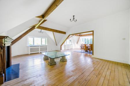 3 bedroom Flat to let in Park Avenue, Roundhay, Leeds, LS8