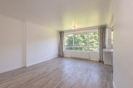 2 bedroom Flat to let in Gledhow Court, Chapel Allerton, Leeds, LS7