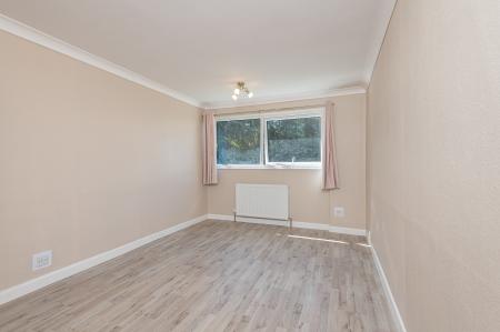 2 bedroom Flat to let in Gledhow Court, Chapel Allerton, Leeds, LS7