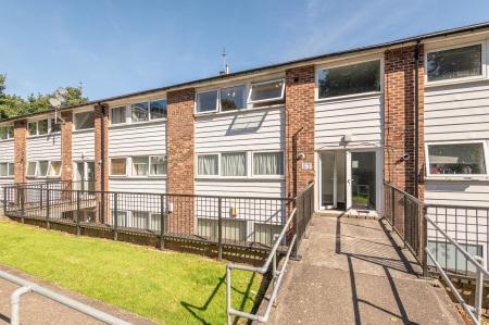2 bedroom Flat to let in Gledhow Court, Chapel Allerton, Leeds, LS7