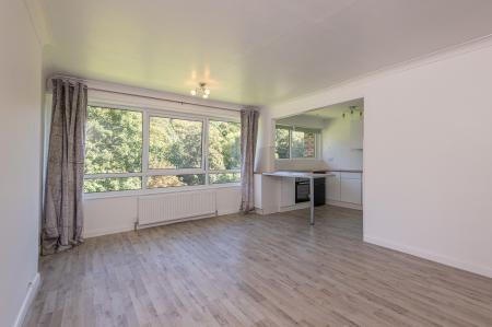 2 bedroom Flat to let in Gledhow Court, Chapel Allerton, Leeds, LS7
