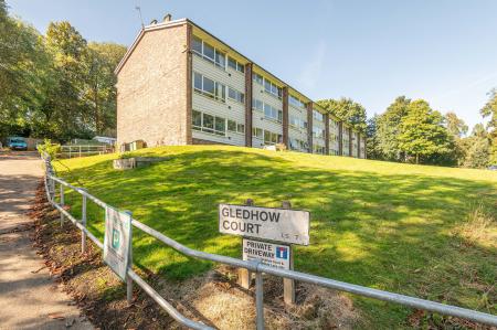 2 bedroom Flat to let in Gledhow Court, Chapel Allerton, Leeds, LS7