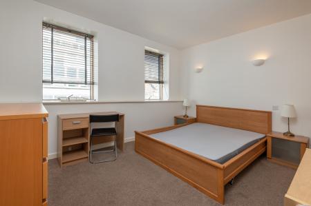 2 bedroom Flat to let in 15 South Parade, Leeds, LS1