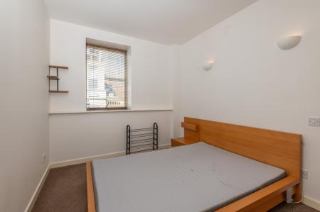 2 bedroom Flat to let in 15 South Parade, Leeds, LS1